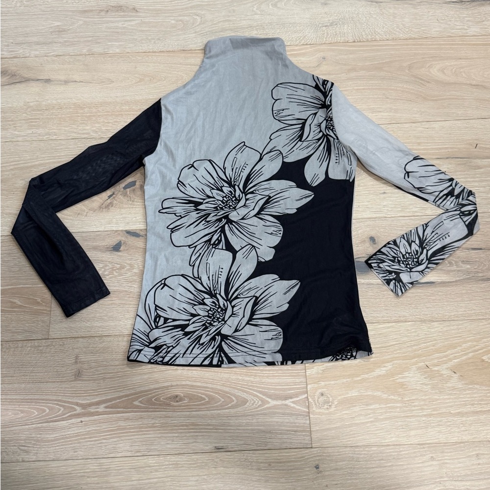 Commense Black and Gray Patterned Top